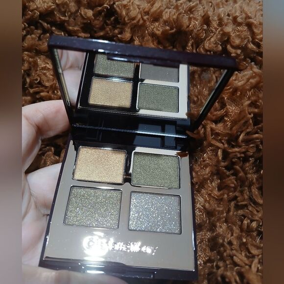 Charlotte Tilbury Eyeshadow Palette - Gold and Brown - Picture 2 of 4
